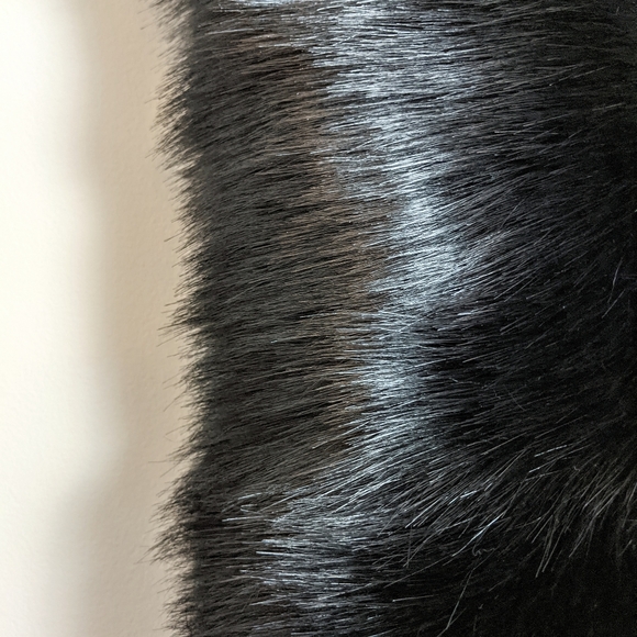 Black Faux fur shawl - Picture 3 of 3